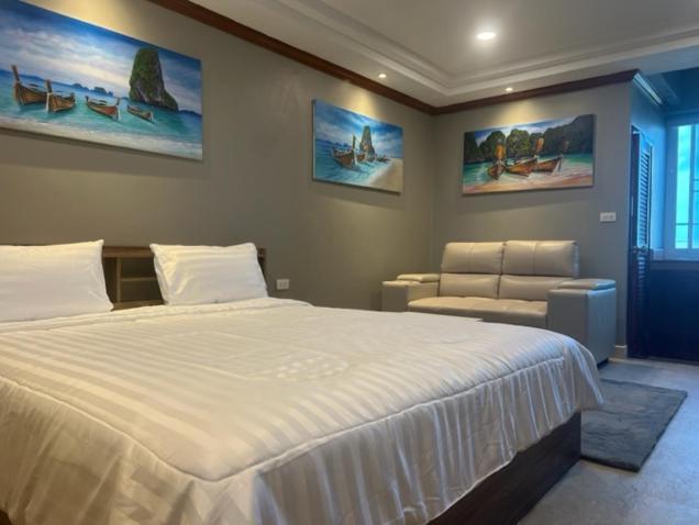 Andaman Sea Apartments Near Patong Beach - 28 Sqm With Kitchen, Private Bathroom, Seating Area, 65" Smart Tv With Free Wifi Luaran gambar